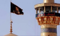 پرچم عزای حسینی بر گنبد حرم امام رضا (ع) برافراشته شد+فیلم