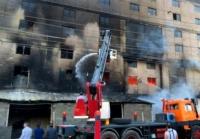 مهار آتش‌سوزی بزرگ کارخانه مبل پرند پس از ۸ ساعت جدال با آتش