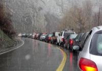  بارش باران و برف در جاده‌های ۱۶ استان/ ترافیک سنگین در چالوس و هراز
