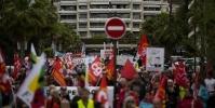  تظاهرات فرانسوی‌ها علیه ماکرون در حاشیه برگزاری جشنواره کن