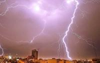 سامانه بارشی فردا وارد کشور می‌شود/ هشدار وزش بادهای شدید در تهران