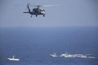 ادعای نیروی دریایی آمریکا: شناورهای ایرانی به بالگرد آمریکایی لیزر شلیک کردند