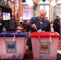 رئیس مجلس رای خود را درون صندوق انداخت