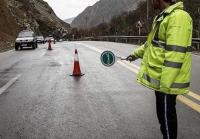  هشدار پلیس درباره مه‌گرفتگی و لغزندگی محورهای شمالی و خطر ریزش سنگ در جاده چالوس