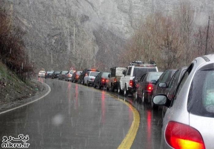  بارش باران و برف در جاده‌های ۱۶ استان/ ترافیک سنگین در چالوس و هراز